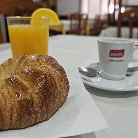 Hostal Los Manos Blanes Bagian luar foto