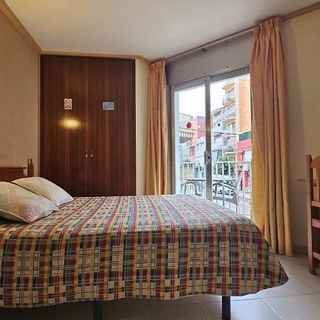 Hostal Los Manos Blanes Bagian luar foto
