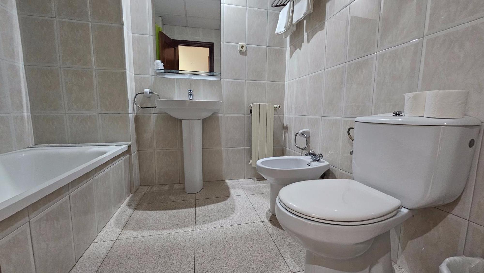 Hostal Los Manos Blanes Bagian luar foto