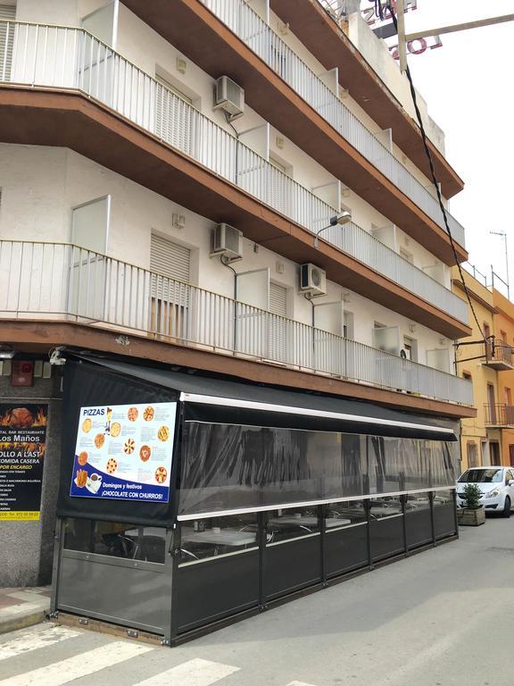 Hostal Los Manos Blanes Bagian luar foto