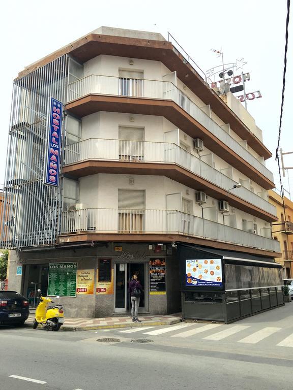 Hostal Los Manos Blanes Bagian luar foto