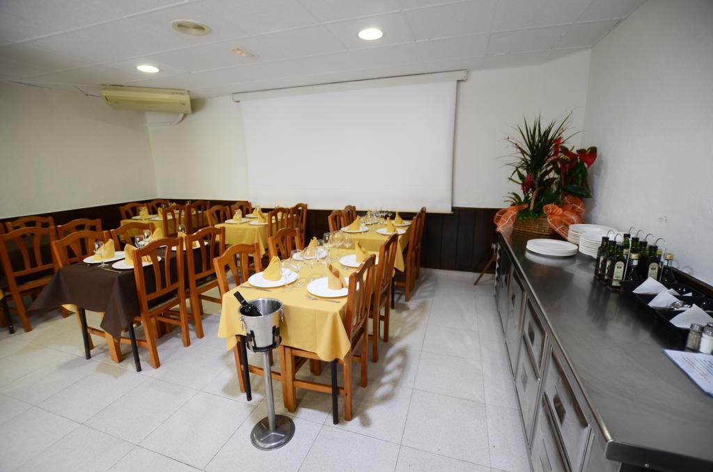 Hostal Los Manos Blanes Bagian luar foto