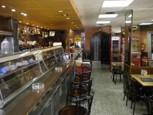 Hostal Los Manos Blanes Bagian luar foto