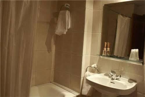 Hostal Los Manos Blanes Bagian luar foto